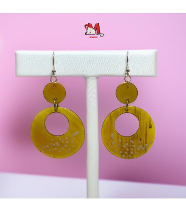 Boucle d'oreille en corne recyclée