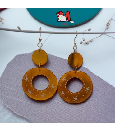 Boucle d'oreille en corne recyclée